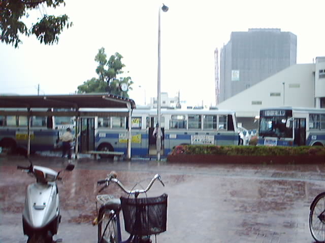 雨降りの荒川沖駅前その6
